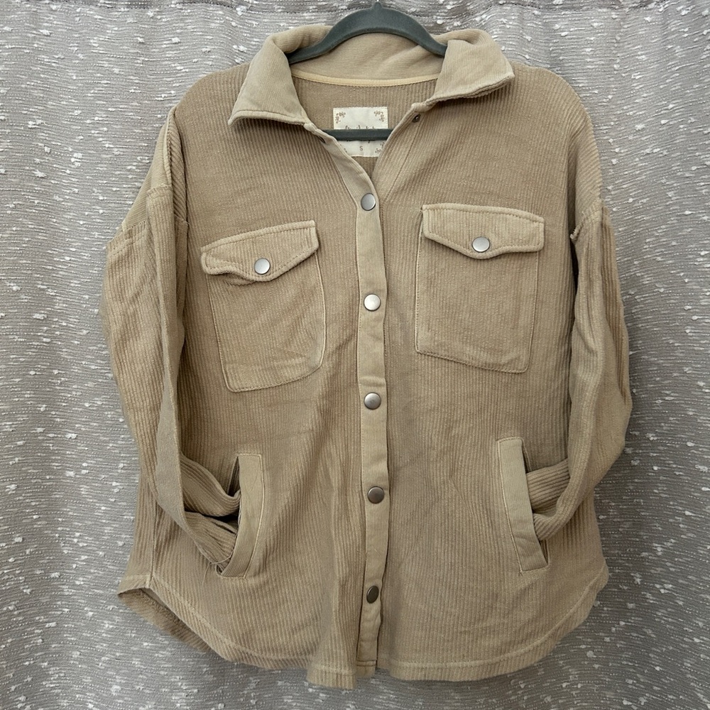 Altar’d State Tan Button up Shirt/Jacket with pockets size Small